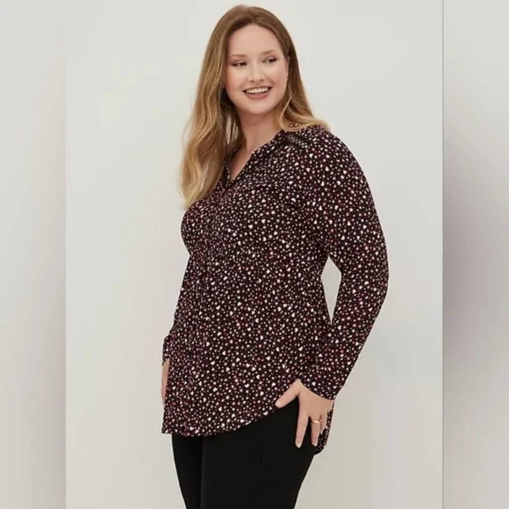 Torrid Emma Babydoll Rayon Slub Lace Trim hearts and stars Tunic Top plus size 2
